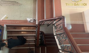 Vì sao nẹp nhôm cầu thang là phụ kiện quen thuộc tại các phòng Gym hiện đại?