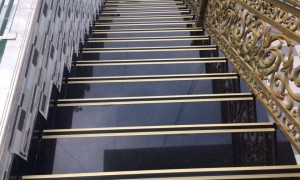 Các loại nẹp chống trơn cầu thang hiện nay