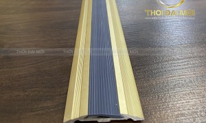 NẸP NHÔM MẶT BẰNG: KỸ THUẬT KHẢM KIM LOẠI TINH XẢO – KIẾN TẠO BỀ MẶT LIỀN KHỐI VÀ ĐỘC BẢN
