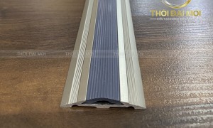 Tại Sao Nhiều Kiến Trúc Sư Lựa Chọn Nẹp Mặt Bằng Thay Cho Keo Trám Khe?